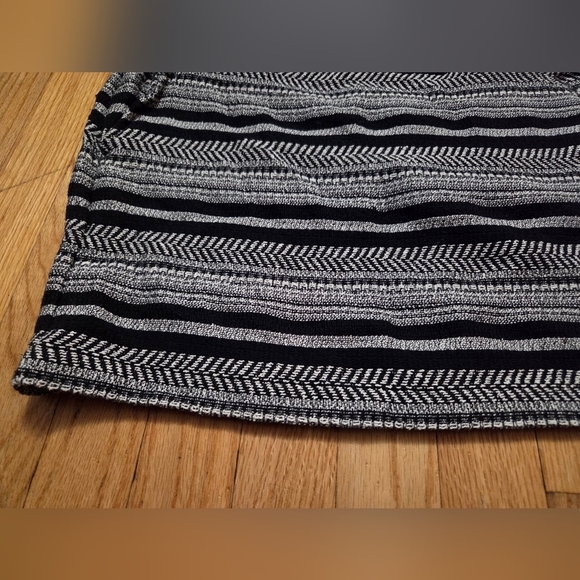 Lou & Grey Womens Black and Gray Striped Mini Skirt With Pockets EUC Size M - Picture 2 of 14